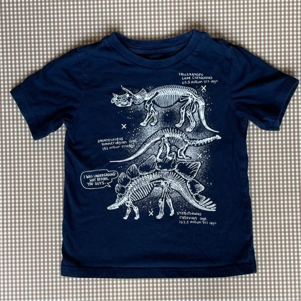 Dinosaur Skeleton‎ graphic T-shirt. Size 4T